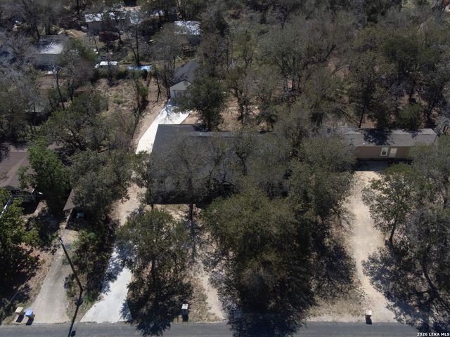 3814 Waterwood Pass Dr, Elmendorf, TX 78112