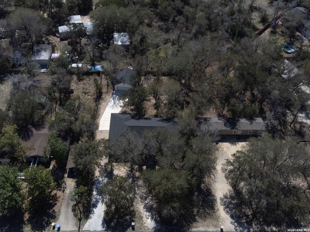 3814 Waterwood Pass Dr, Elmendorf, TX 78112