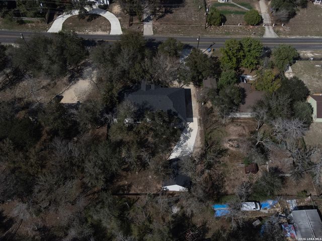 3814 Waterwood Pass Dr, Elmendorf, TX 78112