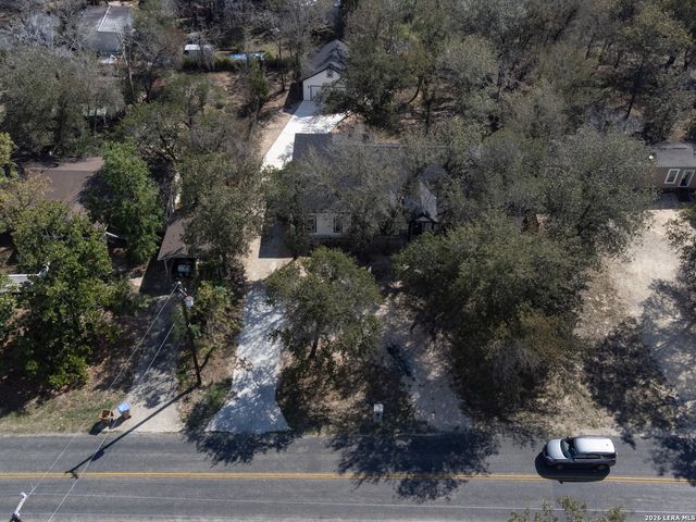 3814 Waterwood Pass Dr, Elmendorf, TX 78112