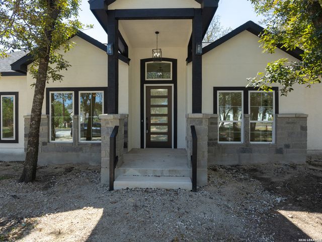 3814 Waterwood Pass Dr, Elmendorf, TX 78112