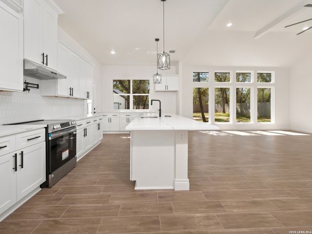 3814 Waterwood Pass Dr, Elmendorf, TX 78112