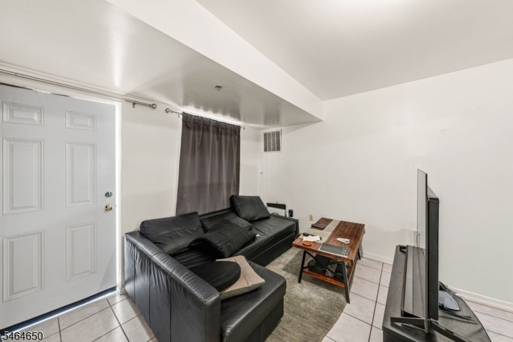 39 Wainwright St, Newark City, NJ 07112 — photo 2