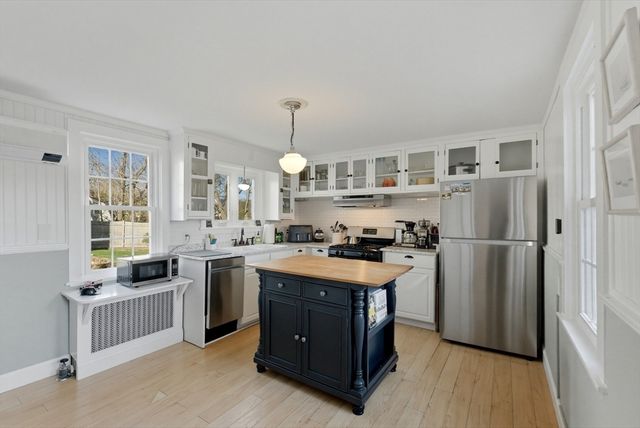 94 Allerton St, Plymouth, MA 02360