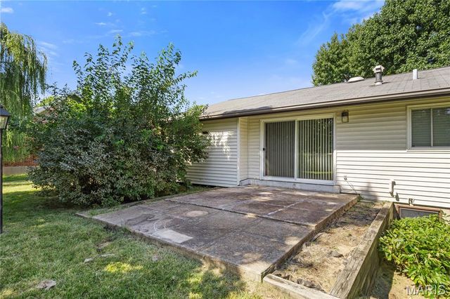 7 Greymore Drive, Chesterfield, MO 63017