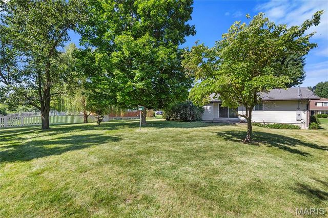 7 Greymore Drive, Chesterfield, MO 63017