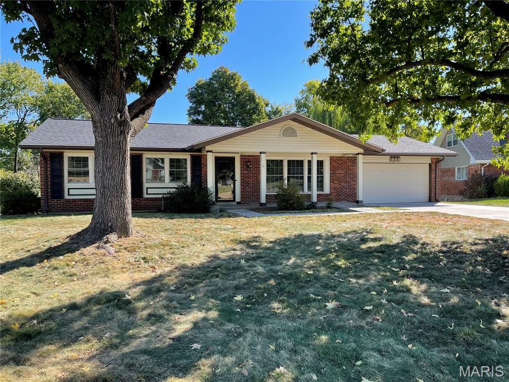 7 Greymore Drive, Chesterfield, MO 63017