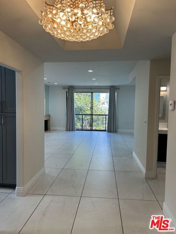 125 N Gale Drive 203, Beverly Hills, CA 90211