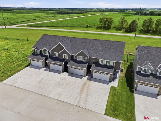 1871 Titan Place, Hickman, NE 68372