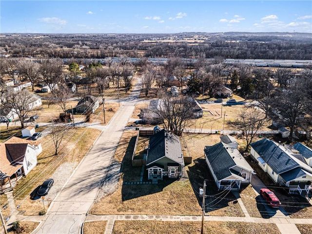 1101 Pacific Avenue, Osawatomie, KS 66064