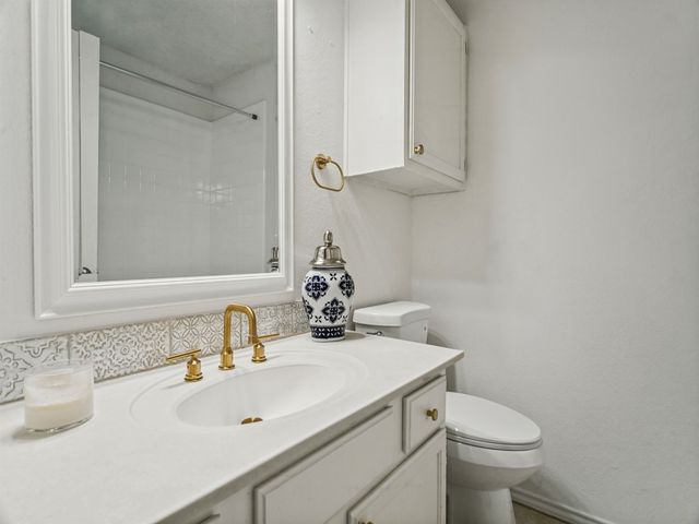 953 Ramblewood, Lewisville, TX 75067