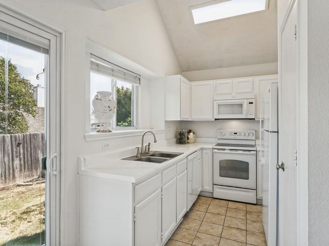 953 Ramblewood, Lewisville, TX 75067