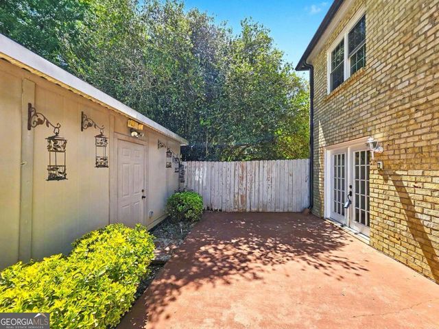 270 Winding River Road H, Atlanta, GA 30350