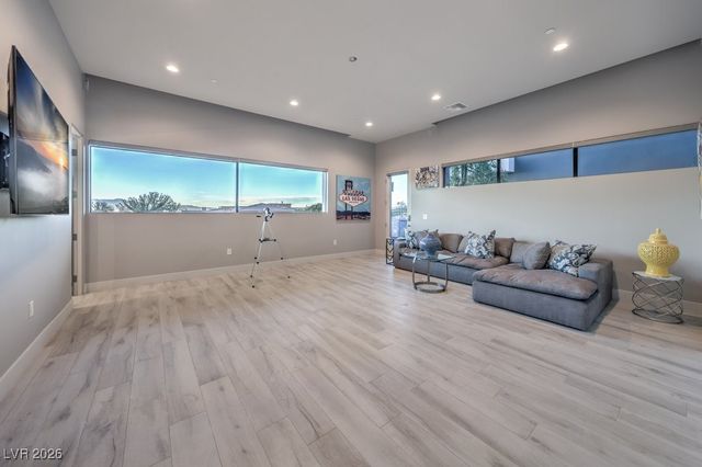 671 Scenic Rim Drive, Henderson, NV 89012