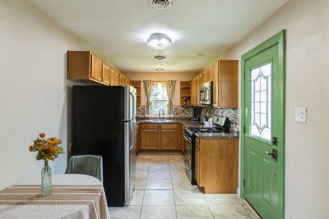 113 Pheasant Trail, Lake In The Hills, IL 60156