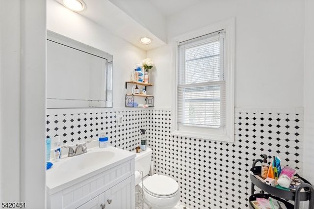 150 W 5Th Ave, Roselle Boro, NJ 07203