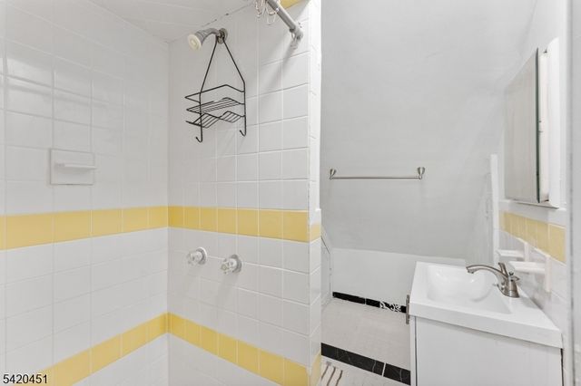 150 W 5Th Ave, Roselle Boro, NJ 07203