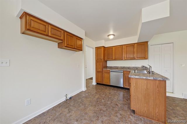 34624 Michelle Drive, Romulus, MI 48174
