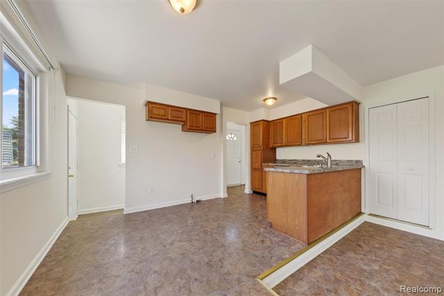 34624 Michelle Drive, Romulus, MI 48174