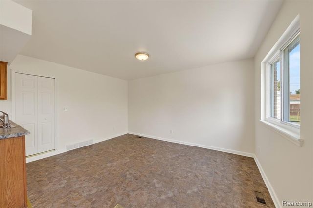 34624 Michelle Drive, Romulus, MI 48174