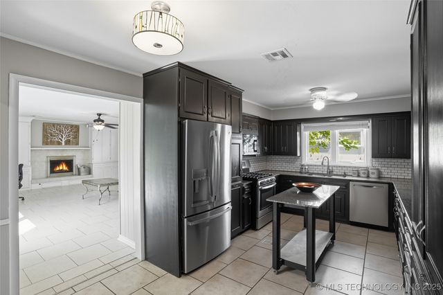 2406 S Joplin Avenue, Tulsa, OK 74114