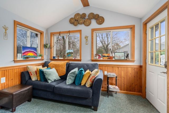 6 Broadview Rd, Lowell, MA 01852