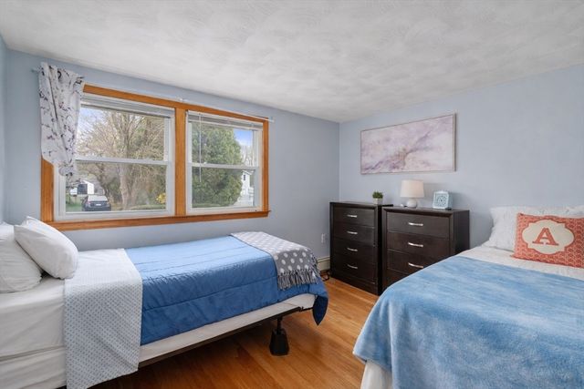 6 Broadview Rd, Lowell, MA 01852