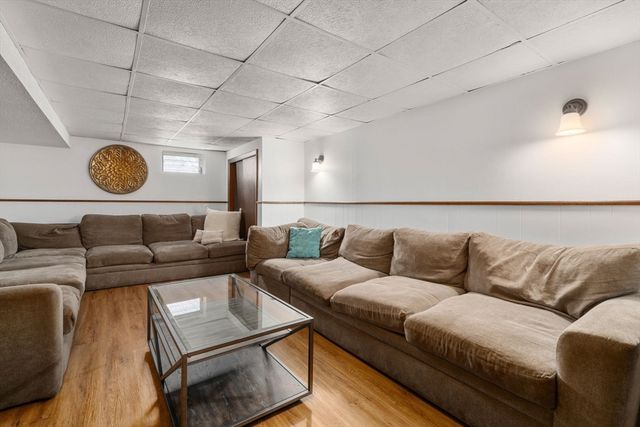 6 Broadview Rd, Lowell, MA 01852