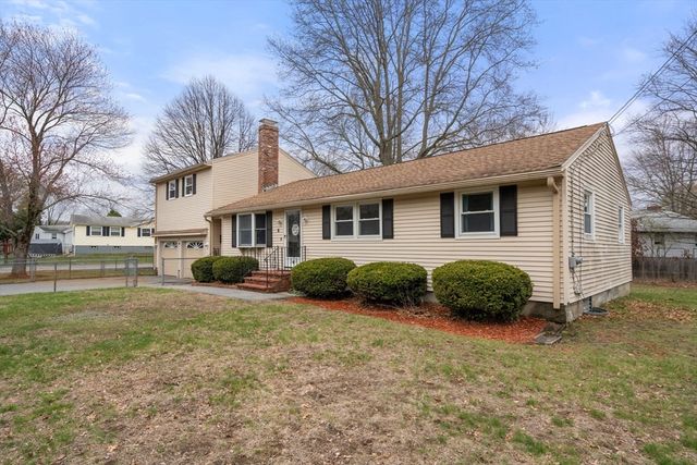 6 Broadview Rd, Lowell, MA 01852