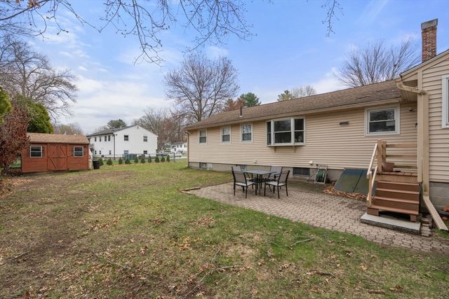 6 Broadview Rd, Lowell, MA 01852