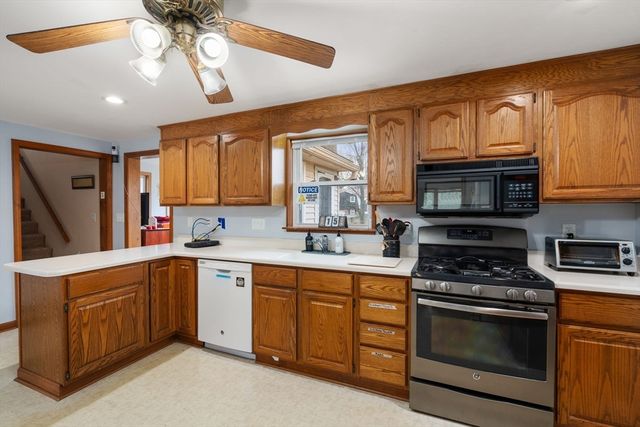 6 Broadview Rd, Lowell, MA 01852