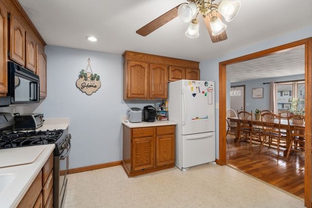 6 Broadview Rd, Lowell, MA 01852