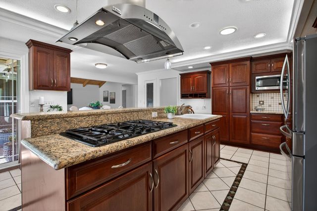 8420 W Fairoaks Rd, Tracy, CA 95304