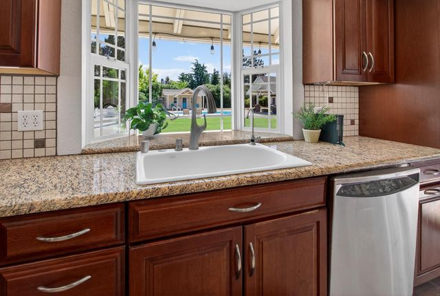 8420 W Fairoaks Rd, Tracy, CA 95304