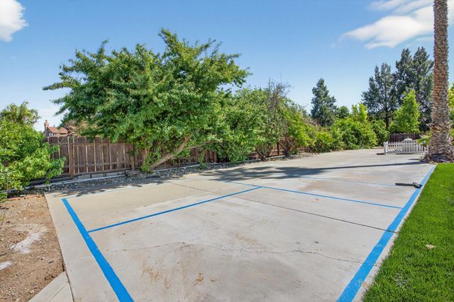 8420 W Fairoaks Rd, Tracy, CA 95304