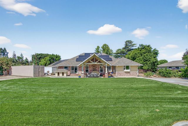 8420 W Fairoaks Rd, Tracy, CA 95304