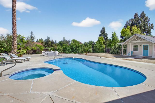 8420 W Fairoaks Rd, Tracy, CA 95304