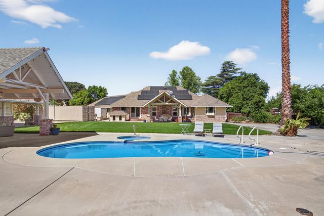 8420 W Fairoaks Rd, Tracy, CA 95304