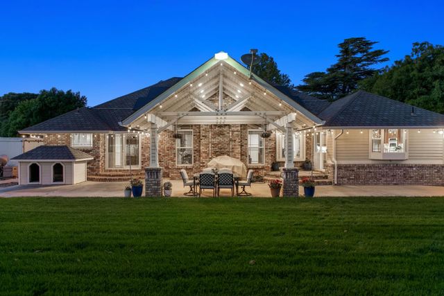 8420 W Fairoaks Rd, Tracy, CA 95304