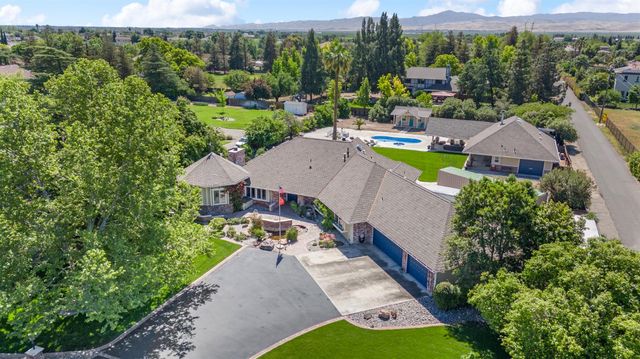 8420 W Fairoaks Rd, Tracy, CA 95304