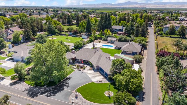 8420 W Fairoaks Rd, Tracy, CA 95304