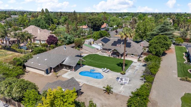8420 W Fairoaks Rd, Tracy, CA 95304