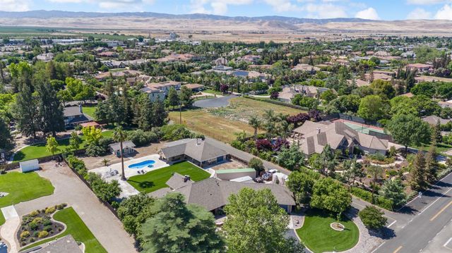 8420 W Fairoaks Rd, Tracy, CA 95304