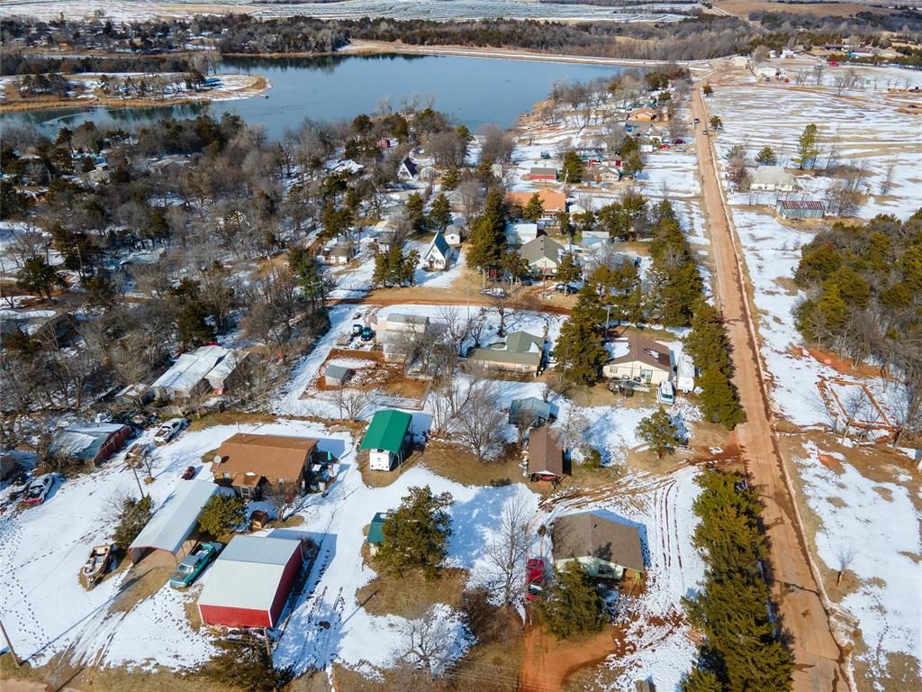 Image 4 of property listing at 21134 E Eighth Street, Hinton, OK 73047