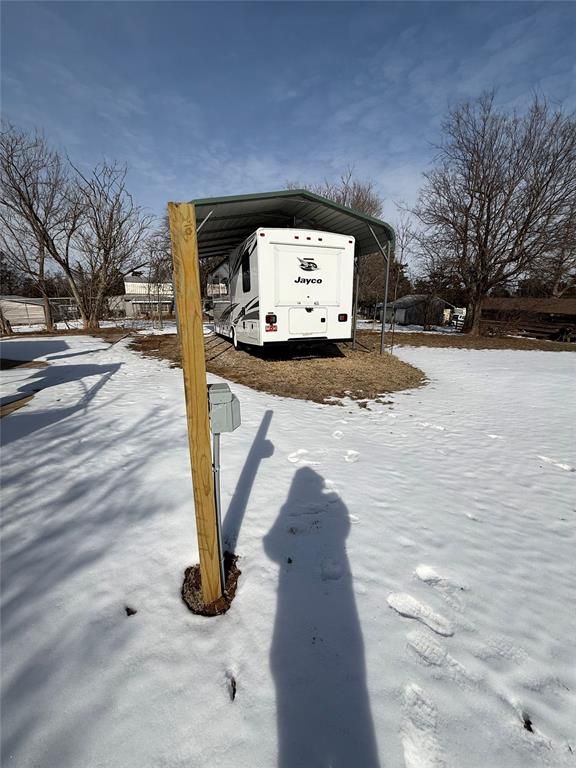 Image 5 of property listing at 21134 E Eighth Street, Hinton, OK 73047