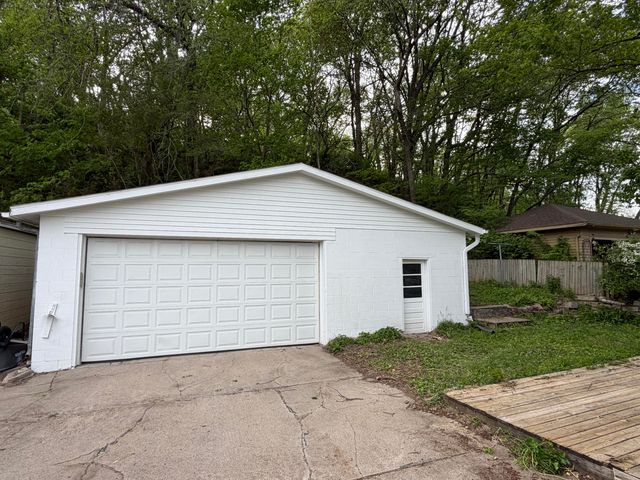 1822 N BROADWAY, Council Bluffs, IA 51503