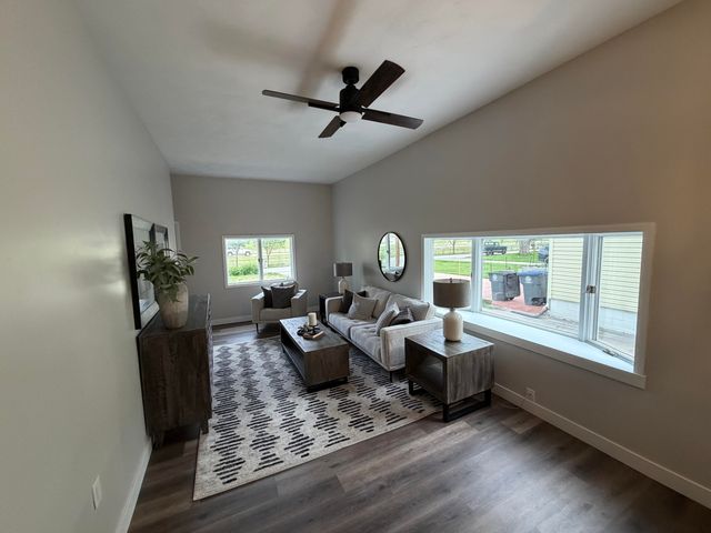 1822 N BROADWAY, Council Bluffs, IA 51503