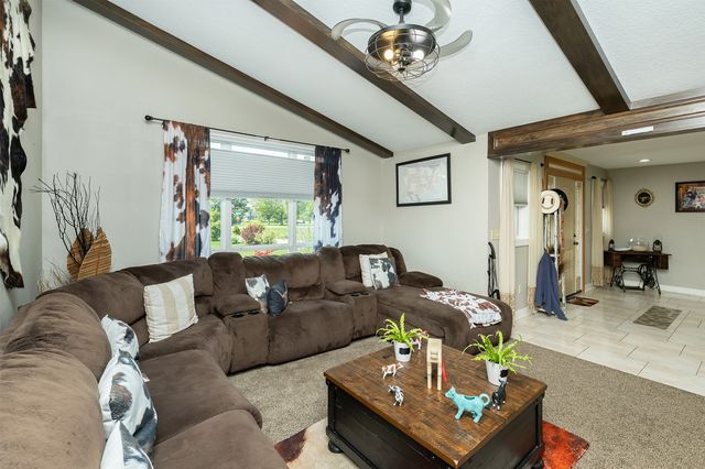 6912 SE Vandalia Drive, Pleasant Hill, IA 50327