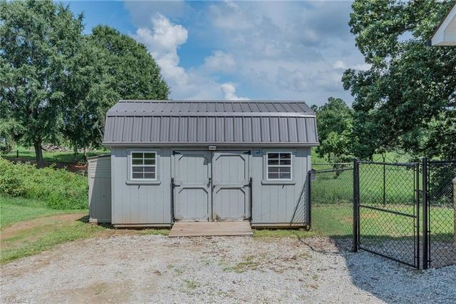 185 Broadway Road, Lexington, NC 27295