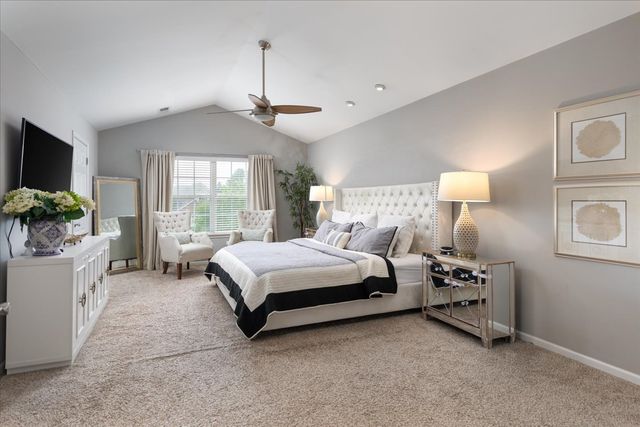 908 WINNERS CUP Court, Naperville, IL 60564